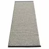 Pappelina Tappeto Effi 70 X 200 Cm, Black - Warm Grey - Vanilla 1 Pappelina Tappeto Effi 70 X 200 Cm, Black - Warm Grey - Vanilla -Vendite Tappeti 130Pappelina 19 TH