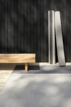 Woodnotes Tappeto Beach In-Out, Grigio Perla - Grafite 13 Woodnotes Tappeto Beach In-Out, Grigio Perla - Grafite -Vendite Tappeti Beach 15383040 pearl grey graphite ends with fringes Big Stripe and River rug rolls woodnotes