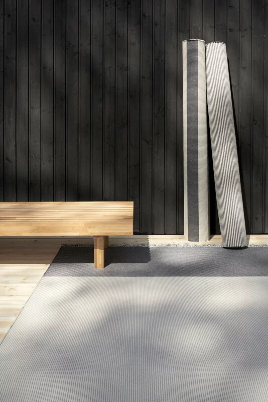 Woodnotes Tappeto Beach In-Out, Grigio Perla - Grafite 8 Woodnotes Tappeto Beach In-Out, Grigio Perla - Grafite - immagine 6