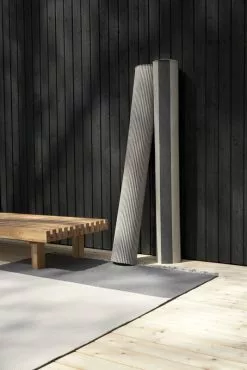 Woodnotes Tappeto Beach In-Out, Grigio Perla - Grafite 11 Woodnotes Tappeto Beach In-Out, Grigio Perla - Grafite -Vendite Tappeti Beach 15383040 pearl grey graphite ends with fringes River and Bir Stripe rug rolls woodnotes