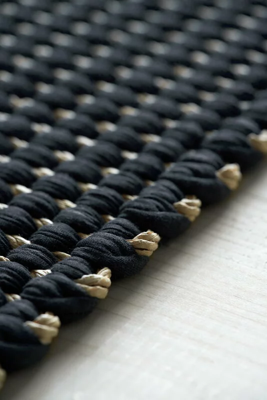 Woodnotes Tappeto Duetto 1, Naturale - Nero 5 Woodnotes Tappeto Duetto 1, Naturale - Nero - immagine 3