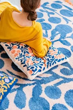 Finarte Fodera Per Cuscino Terttu, Blu -Vendite Tappeti Finarte AW19 collection Terttu 1 photo Suvi Kes l inen 1