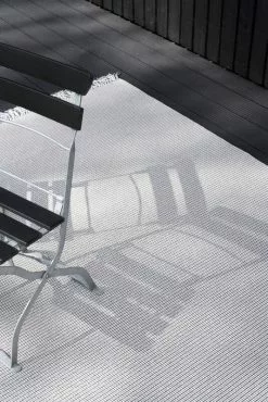 Woodnotes Tappeto Grain In-Out, Grigio Melange - Sabbia Chiara 11 Woodnotes Tappeto Grain In-Out, Grigio Melange - Sabbia Chiara -Vendite Tappeti Grain 15520205 melange grey light sand ends with fringes woodnotes 1