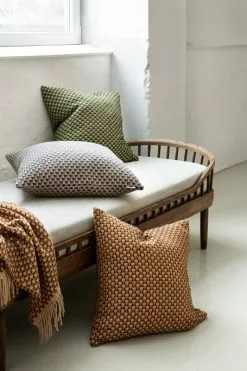 Røros Tweed Cuscino Isak, 60 X 60 Cm, Chestnut 11 Røros Tweed Cuscino Isak, 60 X 60 Cm, Chestnut -Vendite Tappeti ISAK CUSHION 105352 105351 105354