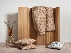 Iittala Fodera Per Cuscino OTC Frutta, 47 X 47 Cm, Nero - Bianco -Vendite Tappeti Iittala 2022 Oiva Toikka collection 4