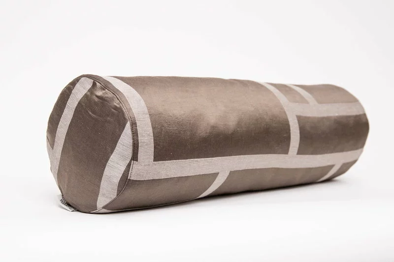 Johanna Gullichsen Cuscino Tubolare Palazzo, Fango Chiaro 4 Johanna Gullichsen Cuscino Tubolare Palazzo, Fango Chiaro - immagine 2