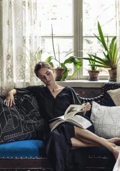 Saana Ja Olli Fodera Per Cuscino Unien Talo, 60 X 80 Cm, Nero - Bianco -Vendite Tappeti Saana ja Olli Unien talo 7 Suvi Keslinen hires 1