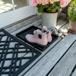 Tica Copenhagen Vassoio Poggiascarpe Lines, M, Nero -Vendite Tappeti TICA TRAY LINES MILJO2 3dc1851c e7d1 4334 a346 35202fce8be1