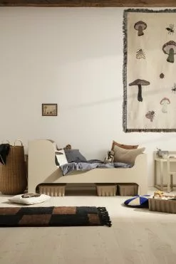 Ferm LIVING Tappeto Annodato Mara, S, Nero - Marrone Cioccolato -Vendite Tappeti fermLIVING AW21 SillJuniorBed ForestTapestryBlanket MaraKnottedRug image