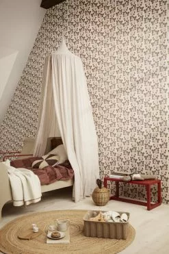 Ferm LIVING Cuscino Ricamato Arch, Rotondo, Marrone Rosso - Bianco Naturale 7 Ferm LIVING Cuscino Ricamato Arch, Rotondo, Marrone Rosso - Bianco Naturale -Vendite Tappeti fermLIVING AW21 StrawberryFieldWallpaperRose image