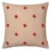 Ferm LIVING Cuscino Taftato Dot, Beige - Rosso -Vendite Tappeti fermLIVING DotTuftedCushion CamelRed 1104264959 pack 1