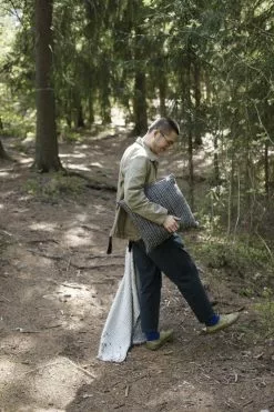 Lapuan Kankurit Fodera Per Cuscino Metsä 45 X 45 Cm, Grigio Scuro -Vendite Tappeti lapuankankurit metsa cushion cover and blanket 3