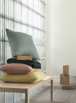 Muuto Cuscino Layer 40 X 60 Cm, Dusty Rose 9 Muuto Cuscino Layer 40 X 60 Cm, Dusty Rose -Vendite Tappeti layer cushion sage green dusty rose yellow rhythm throw dark green workshop coffee table muuto org