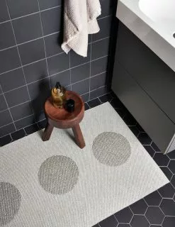 Pappelina Tappeto Vera 2.0, 70 X 120 Cm, Lino 7 Pappelina Tappeto Vera 2.0, 70 X 120 Cm, Lino -Vendite Tappeti pappelina vera20 linen bathroom creative 1