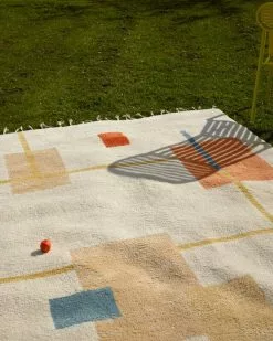 Woven Works Tappeto Patch 02 -Vendite Tappeti patch 02 wool shaggy rug outdoor photo 2